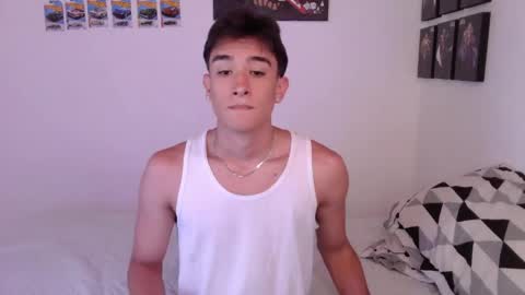 Snapshot of ryan_valentine17 chatting on April 4, 8:28 pm ryan online show from April 4, 8:28 pm