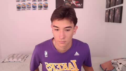 Snapshot of ryan_valentine17 chatting on April 6, 7:37 pm ryan online show from April 6, 7:37 pm