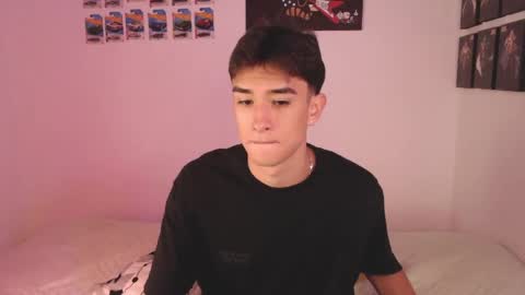 Snapshot of ryan_valentine17 chatting on April 13, 8:36 pm ryan online show from April 13, 8:36 pm