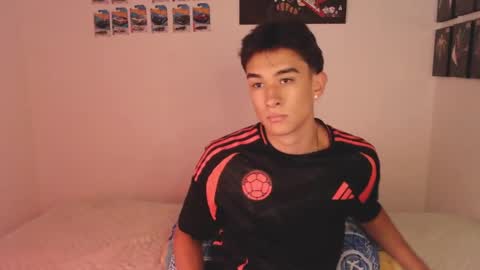Snapshot of ryan_valentine17 chatting on April 14, 6:36 pm ryan online show from April 14, 6:36 pm