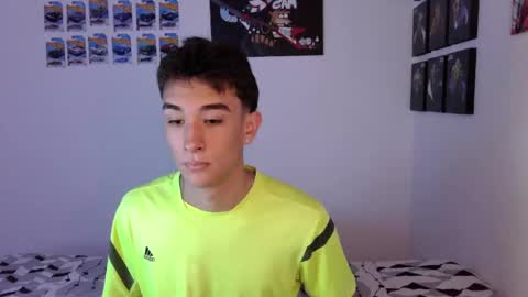 Snapshot of ryan_valentine17 chatting on May 14, 8:15 pm ryan online show from May 14, 8:15 pm