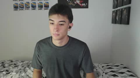 Snapshot of ryan_valentine17 chatting on May 27, 9:12 pm ryan online show from May 27, 9:12 pm
