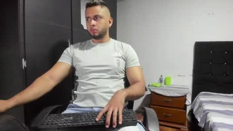 Snapshot of ryan_xc1 chatting on July 14, 3:33 am ryan_xc1 online show from July 14, 3:33 am