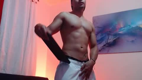 Snapshot of ryangreys01 chatting on July 27, 12:23 pm Ryan online show from July 27, 12:23 pm