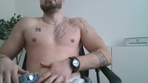 Snapshot of ryanhoffmann15 chatting on February 23, 3:20 pm ryanhoffmann15 online show from February 23, 3:20 pm