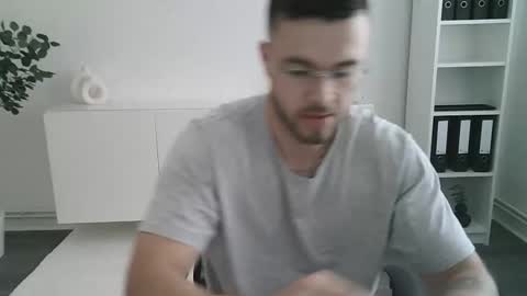 Snapshot of ryanhoffmann15 chatting on May 17, 7:50 am ryanhoffmann15 online show from May 17, 7:50 am