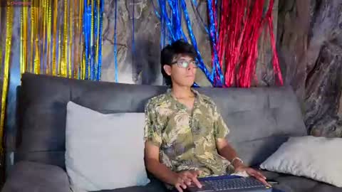 Snapshot of ryann_wolf chatting on June 16, 7:49 pm ryann_wolf online show from June 16, 7:49 pm