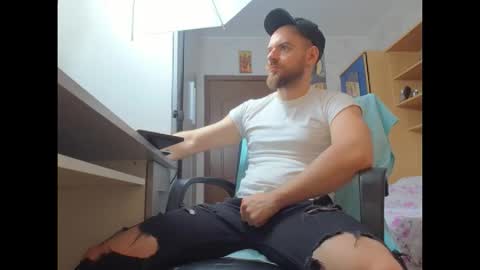 Snapshot of ryanstone_ chatting on November 13, 5:06 am Ryanstone online show from November 13, 5:06 am