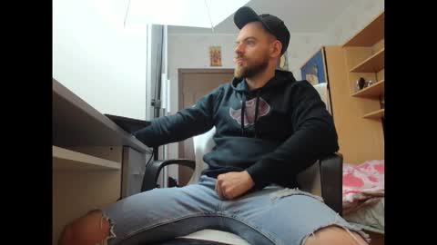 Snapshot of ryanstone_ chatting on November 17, 4:40 am Ryanstone online show from November 17, 4:40 am