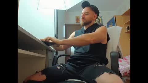 Snapshot of ryanstone_ chatting on November 20, 6:35 am Ryanstone online show from November 20, 6:35 am