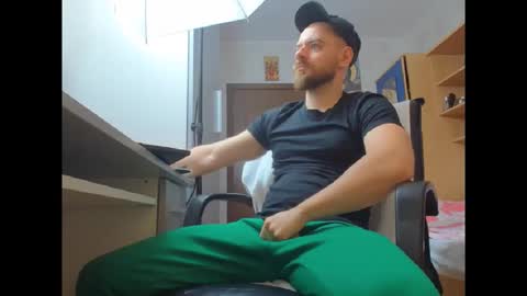 Snapshot of ryanstone_ chatting on November 24, 5:40 am Ryanstone online show from November 24, 5:40 am