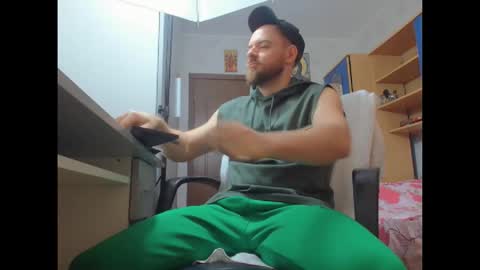 Snapshot of ryanstone_ chatting on December 3, 6:10 am Ryanstone online show from December 3, 6:10 am