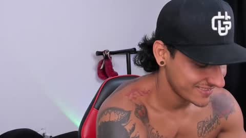 ryanwhite3 online show from November 11, 11:49 pm