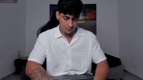 ryanwhite3 online show from April 24, 11:07 pm
