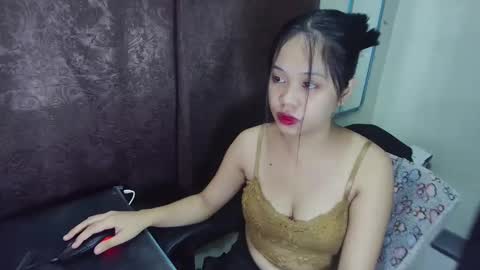 Snapshot of rylee_beau chatting on December 17, 9:38 pm Beau Angel online show from December 17, 9:38 pm