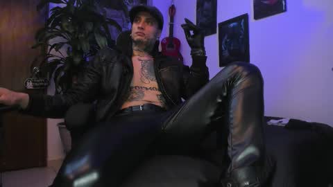 Snapshot of ryuk_it chatting on November 5, 2:06 pm leopmonk help me reach 100 thumbs up online show from November 5, 2:06 pm