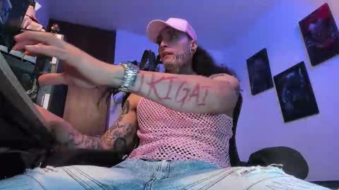 Snapshot of ryuk_it chatting on November 10, 3:55 pm leopmonk help me reach 100 thumbs up online show from November 10, 3:55 pm