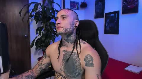 Snapshot of ryuk_it chatting on November 11, 2:17 pm leopmonk help me reach 100 thumbs up online show from November 11, 2:17 pm