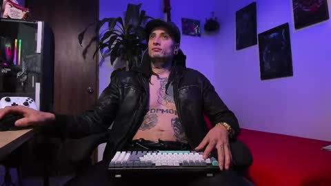 Snapshot of ryuk_it chatting on November 14, 3:33 pm leopmonk help me reach 100 thumbs up online show from November 14, 3:33 pm