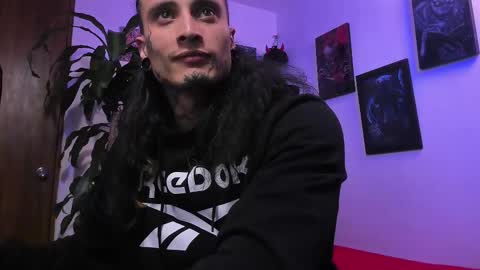 Snapshot of ryuk_it chatting on November 29, 1:19 am leopmonk help me reach 100 thumbs up online show from November 29, 1:19 am