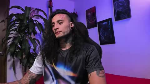 Snapshot of ryuk_it chatting on December 1, 1:10 am leopmonk help me reach 100 thumbs up online show from December 1, 1:10 am