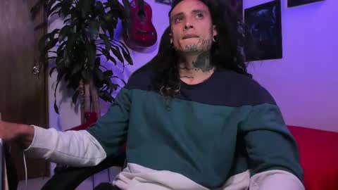 Snapshot of ryuk_it chatting on December 17, 2:17 am leopmonk help me reach 100 thumbs up online show from December 17, 2:17 am