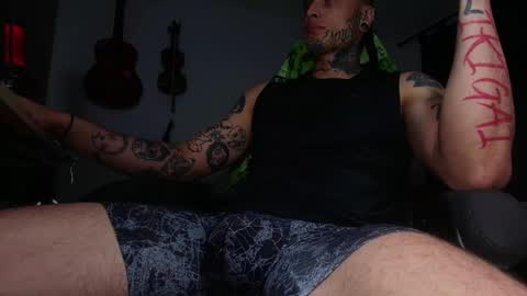 Snapshot of ryuk_it chatting on June 4, 1:00 am leopmonk help me reach 100 thumbs up online show from June 4, 1:00 am