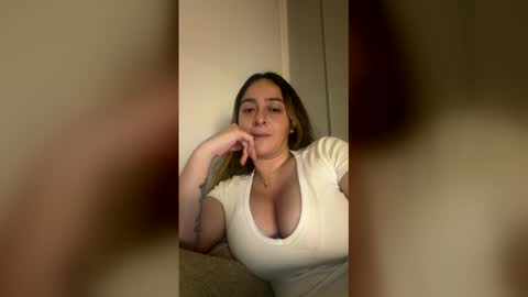 Snapshot of s0phie_26 chatting on May 4, 12:39 am Sofia Independent Model online show from May 4, 12:39 am