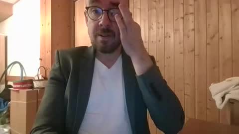 Snapshot of s_i_q chatting on September 16, 7:09 am s_i_q online show from September 16, 7:09 am