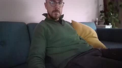 Snapshot of s_i_q chatting on October 23, 8:57 am s_i_q online show from October 23, 8:57 am