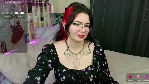 Snapshot of s_katekisa_ss chatting on February 23, 10:39 am Kate online show from February 23, 10:39 am