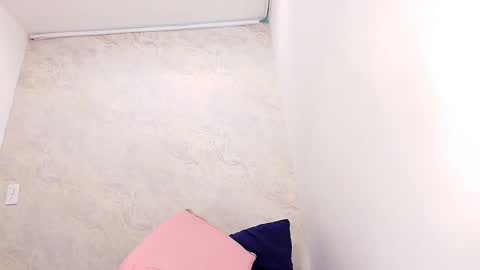 Snapshot of s_sofia_ chatting on February 9, 7:19 pm s_sofia_ online show from February 9, 7:19 pm