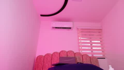 Snapshot of s_sofia_ chatting on August 4, 7:16 pm s_sofia_ online show from August 4, 7:16 pm