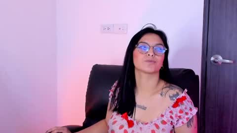 Snapshot of saam_collins69 chatting on May 21, 5:58 am Val online show from May 21, 5:58 am