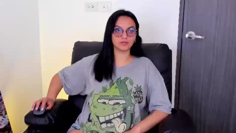 Snapshot of saam_collins69 chatting on June 19, 6:23 pm Val online show from June 19, 6:23 pm