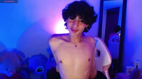 Snapshot of saanti_foxs chatting on September 21, 12:45 am Santi  online show from September 21, 12:45 am