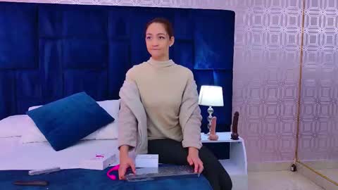 Saara Brown online show from November 8, 9:57 pm