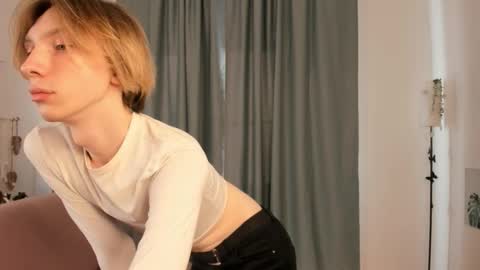 sableflux online show from March 14, 5:35 am