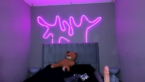 Snapshot of sabrina_bloom_ chatting on September 10, 1:44 pm sabri online show from September 10, 1:44 pm