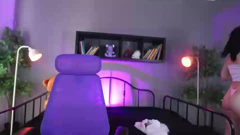 Snapshot of sabrina_bloom_ chatting on September 25, 1:48 pm sabri online show from September 25, 1:48 pm