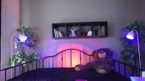 Snapshot of sabrina_bloom_ chatting on November 4, 2:05 pm sabri online show from November 4, 2:05 pm