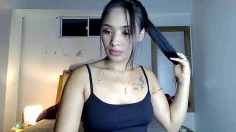Snapshot of sabrina_brunette chatting on May 24, 5:01 am sabrina online show from May 24, 5:01 am