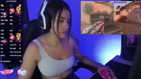 Angie  online show from November 20, 6:07 pm