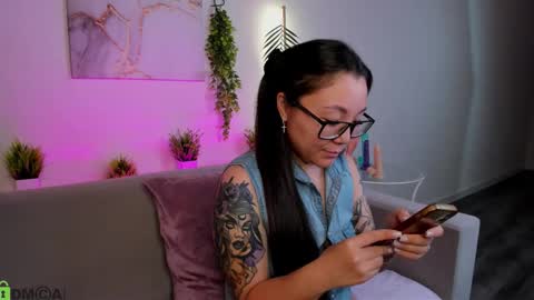 Snapshot of sabrina_sven chatting on November 19, 12:21 am GMT7TueWedThuFriSatSun 0100am-0700am online show from November 19, 12:21 am