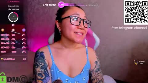 Snapshot of sabrina_sven chatting on November 25, 1:49 am GMT7TueWedThuFriSatSun 0100am-0700am online show from November 25, 1:49 am