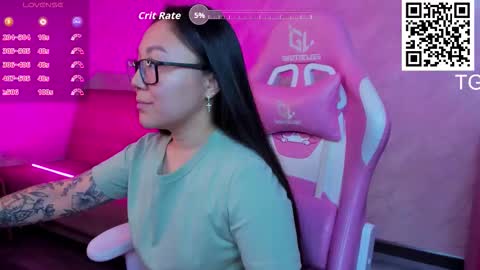 Snapshot of sabrina_sven chatting on November 28, 1:41 am GMT7TueWedThuFriSatSun 0100am-0700am online show from November 28, 1:41 am