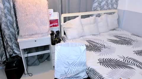 urHOT SABBY online show from December 2, 5:15 pm