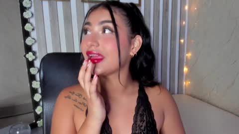 mariana  online show from February 21, 11:10 pm