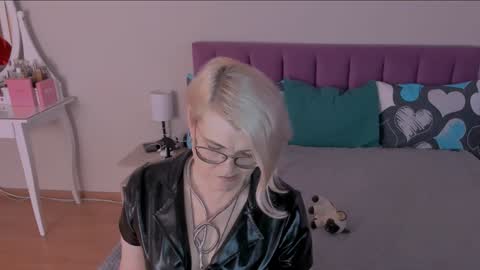 Sabrina MacMarren online show from January 27, 11:43 am