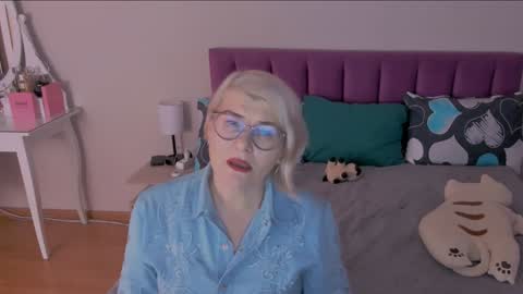 Sabrina MacMarren online show from January 28, 11:49 am